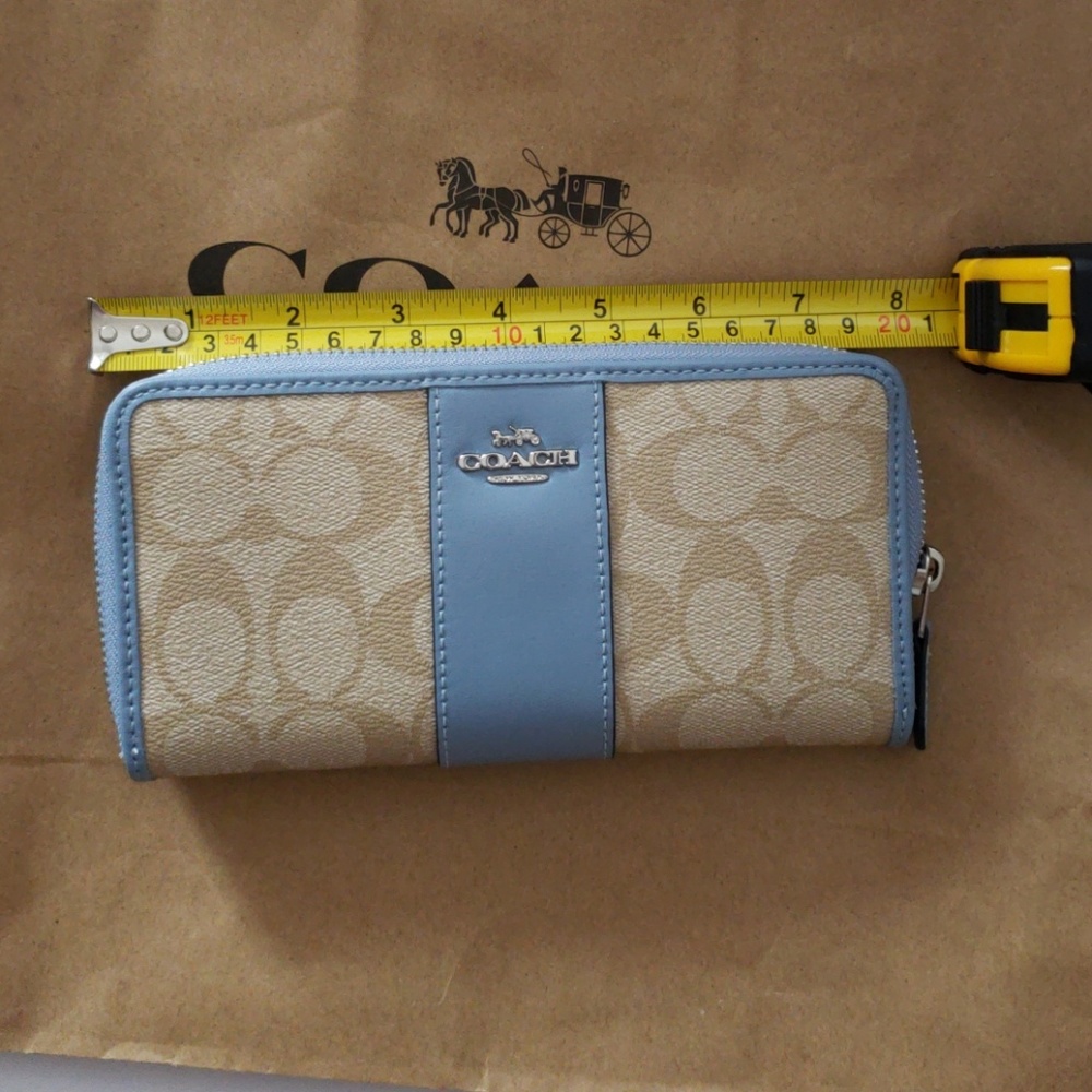 NWT AUTHENTIC COACH SV/LIGHT KHAKI WALLET - Picture 6 of 6